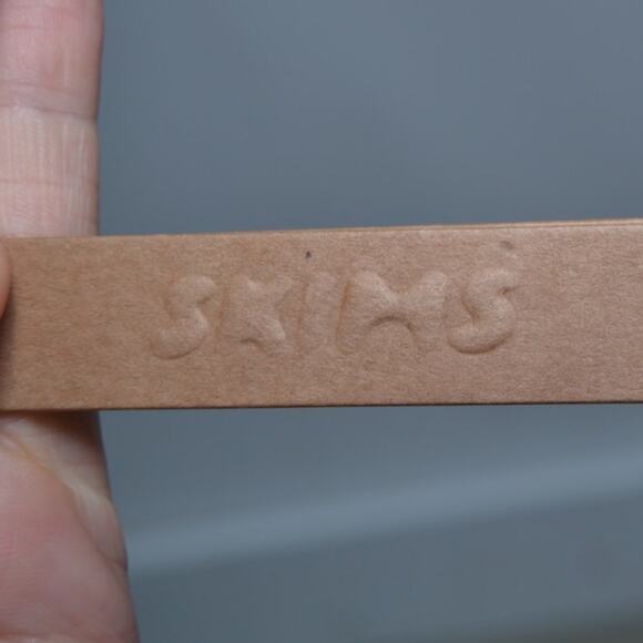 SKIMS Outdoor Flare Leggings Taupe Size Small NWOT - Picture 7 of 8